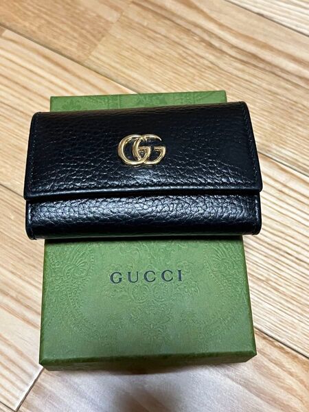 〔GG マーモント〕レザー キーケース GUCCI グッチ キーケース ブラック GGマーモント レザー ゴールド金具 黒