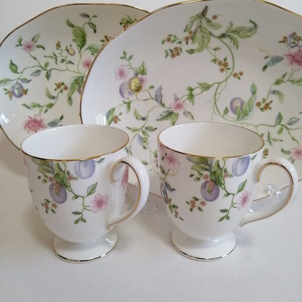《美品》 WEDGWOOD ウェッジウッド マグカップ&オーバルディッシュ深皿 スィートプラム パスタ&カレー