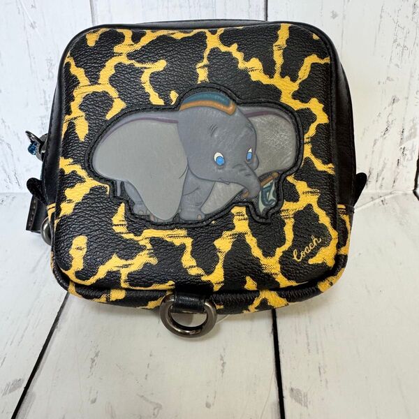 極美品 coach コーチ Disneyコラボ ダンボ ポーチ 総柄 ヒョウ柄