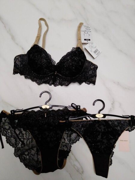 A75 チュチュアンナ グラマジック 黒 ブラジャー ショーツ 上下セット Tバックセット レース 豪華 キラキラ