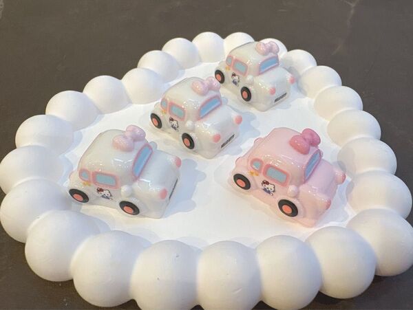 早い者勝ち 限定セール 超可愛い デコパーツ プラパーツ ハローキティちゃん ヴィンテージカー サンリオ 立体 4個