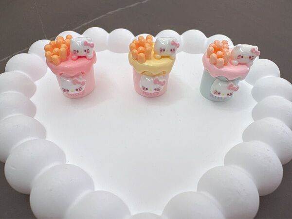 早い者勝ち 限定セール 超高品質 超可愛い プラパーツ デコパーツ ハローキティ つけボー お菓子 各1個→3個 立体