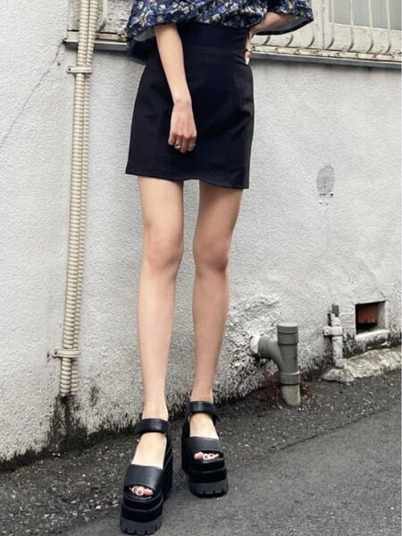 【新品タグ付】EMODA ミニスカート ブラック