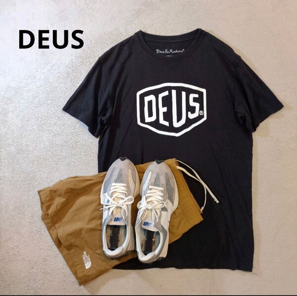 DEUS デウス 胸ロゴ クルーネック 半袖Tシャツ 黒 ブラック