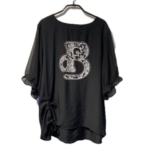 新品タグ付き Tシャツカットソーブラウス半袖シアー袖ゆったり軽く涼しい黒白ありLサイズLLサイズキラキラロゴ大人可愛い5分袖くらい