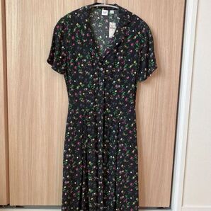 ワンピース GAP XXSサイズ 小花柄 黒ブラックワンピース ワンピース 花柄 おしゃれ 前開きワンピース 2way