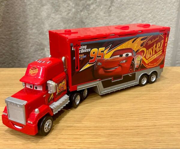 ディズニー カーズ トミカ 整備トレーラーであそぼう!マック