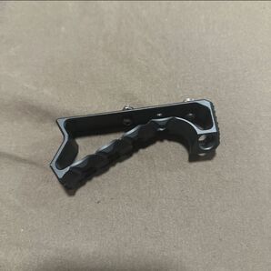 F1 firearms フォアグリップ 実物