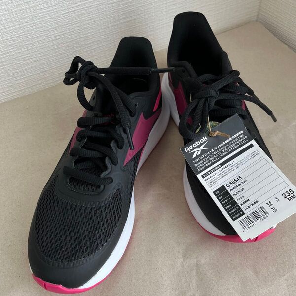 リーボック Reebok ランニングシューズ ENERGEN RUN ブラック×ピンク 23.5cm