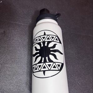 ウォーターボトル ネイティブステッカーを貼っています!