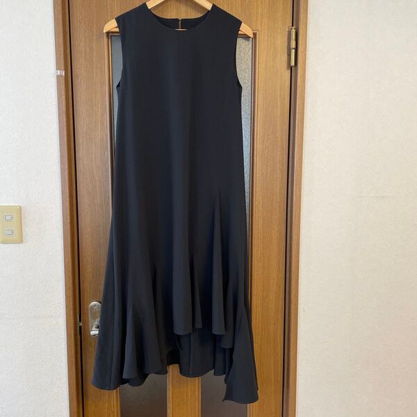アシンメトリーワンピース 黒 ノースリーブ ランダム裾