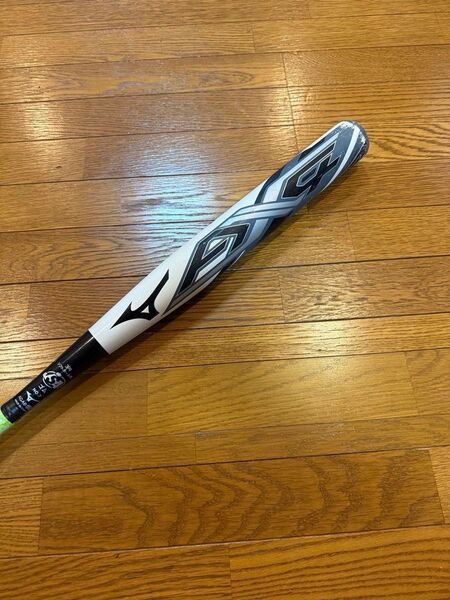 【大人気】AX4 710g 84cm ミドル ソフトボールバット 3号ゴム 白黒