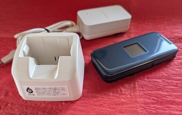 docomo 携帯 らくらくホン F-01M ネイビー SIMロック解除済