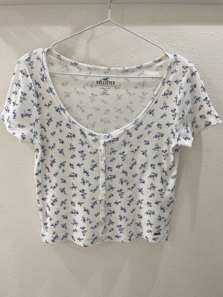 Hollister Baby Tee 花柄 ホリスター 海外ガール トップス チビT レディース 夏服 半袖 小花柄