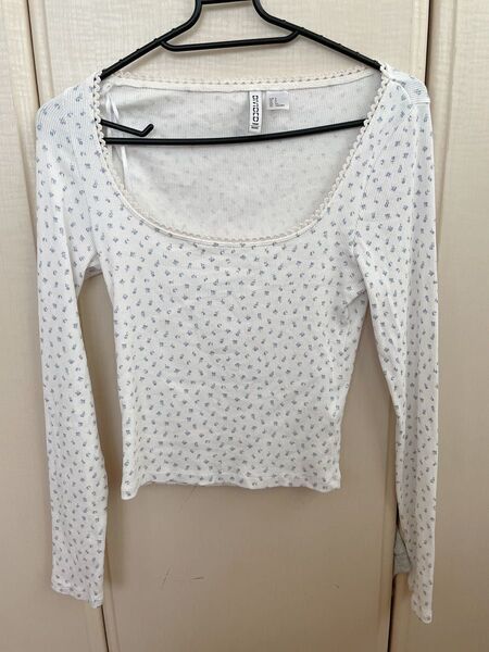 【美品】【未使用】H&M エイチアンドエム DIVIDED 小花柄 長袖トップス 長袖 カットソー 海外ガール