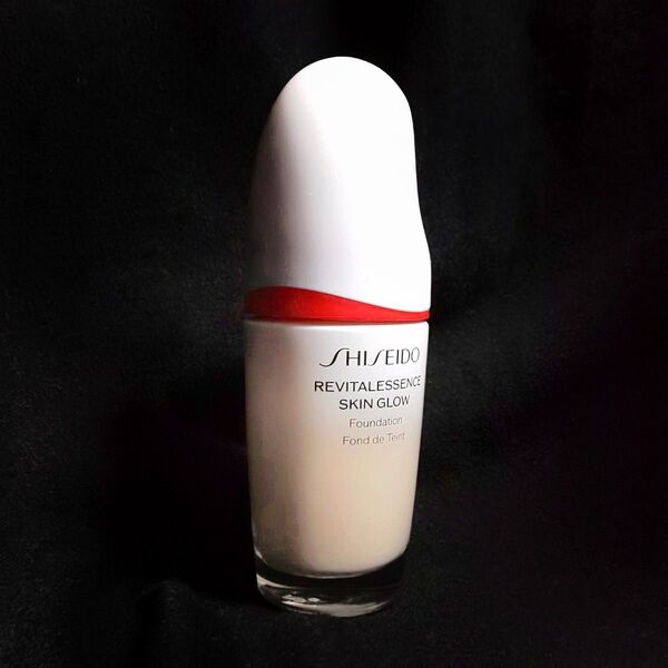 SHISEIDO エッセンス スキン グロウ ファンデーション 140 ポーセリアン 資生堂