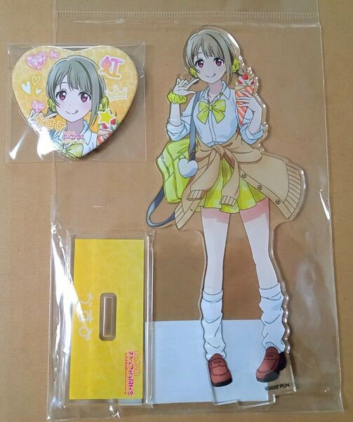 ラブライブ 虹ヶ咲 ギャル 制服 缶バッジ アクリルスタンド 中須かすみ (おまけ付き)