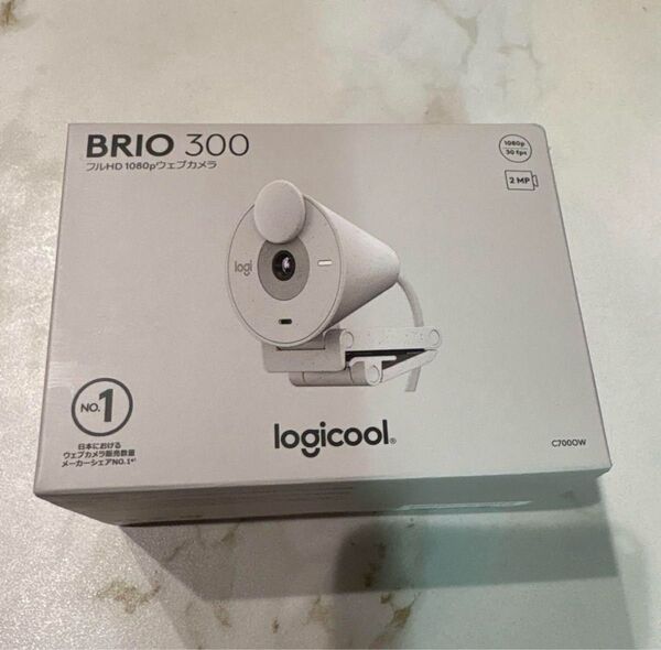 フルHD 1080p対応のBRIO 300ウェブカメラ、2MP画素数で高品質な映像を提供。