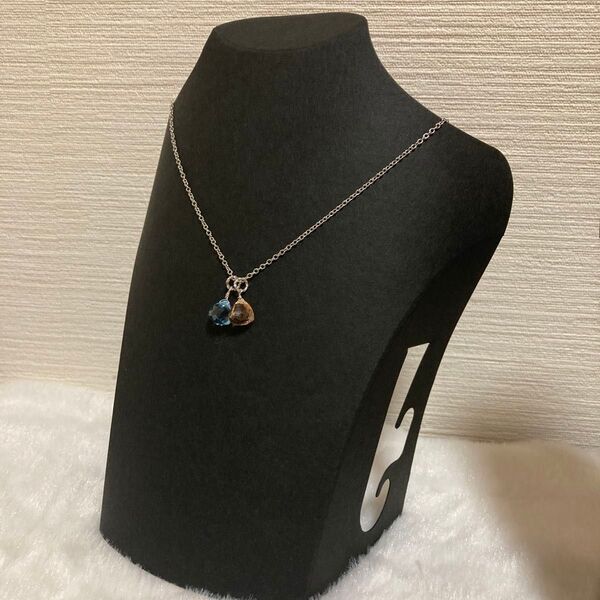 アクアマリンカラークォーツとモルガナイトカラークォーツのチャーム付きネックレスセット ハンドメイド