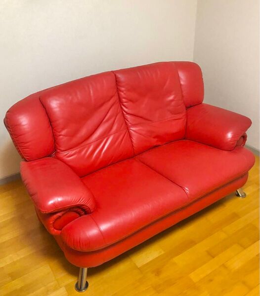 【送料無料】革製2人掛けソファ レッドカラー 2Pソファー フカフカふわふわ 高さ157cm×横幅157cm×奥行98cm