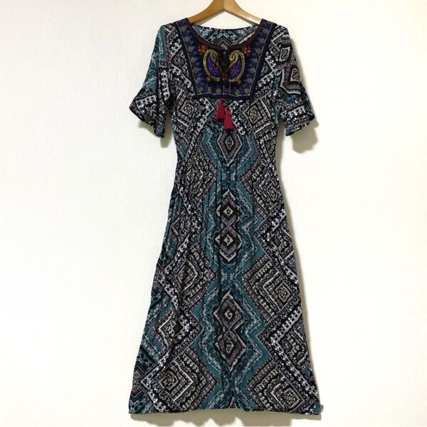 贅沢刺繍貼りにタッセル紐リボン付きエスニックロングワンピース