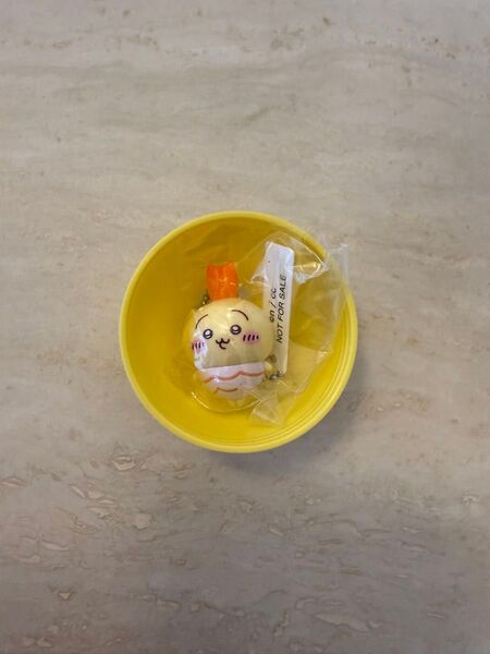うさぎ くら寿司 フィギュア ビッくらポン えび 寿司 ちいかわ キーホルダー