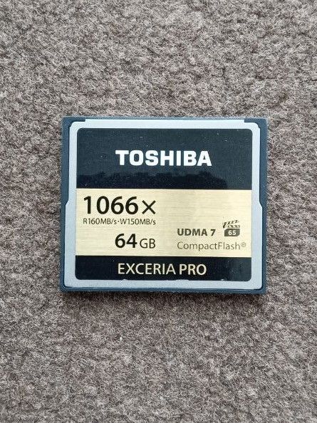 64GB コンパクトフラッシュカード 1066x TOSHIBA UDMA7
