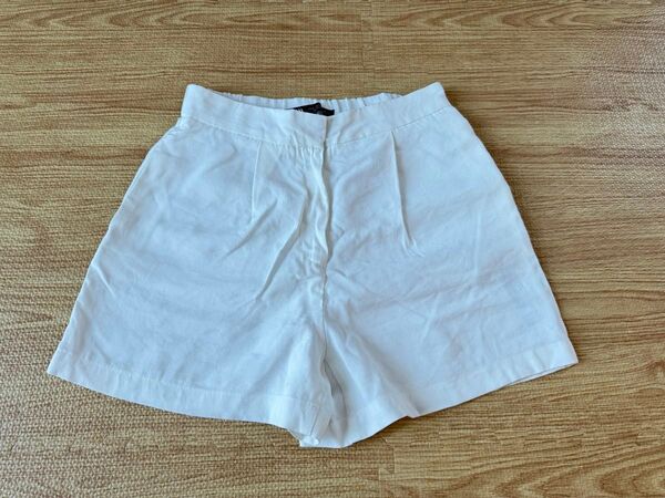 zara ホワイト ショートパンツ シンプル