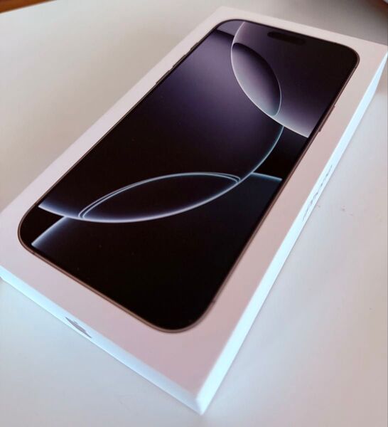 iPhone 16 Pro Max 256GB ホワイトチタニウム 新品同様 ケースとガラスフィルム付き