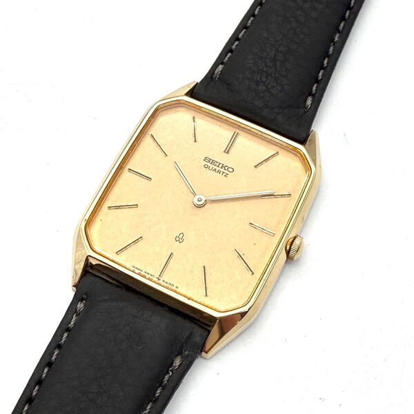 【希少・デッドストック級】SEIKO シャリオ レクタンギュラー メンズウォッチ ゴールドカラー クォーツ ゴールド文字盤