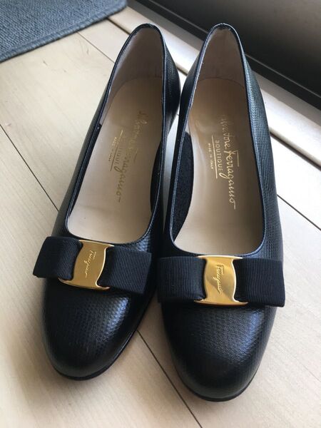 Salvatore Ferragamo パンプス ブラック