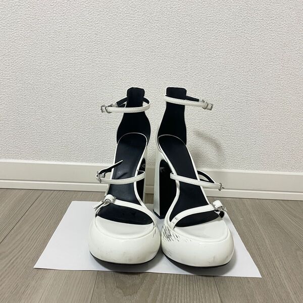 チャールズアンドキース ハイヒールパンプス ホワイト