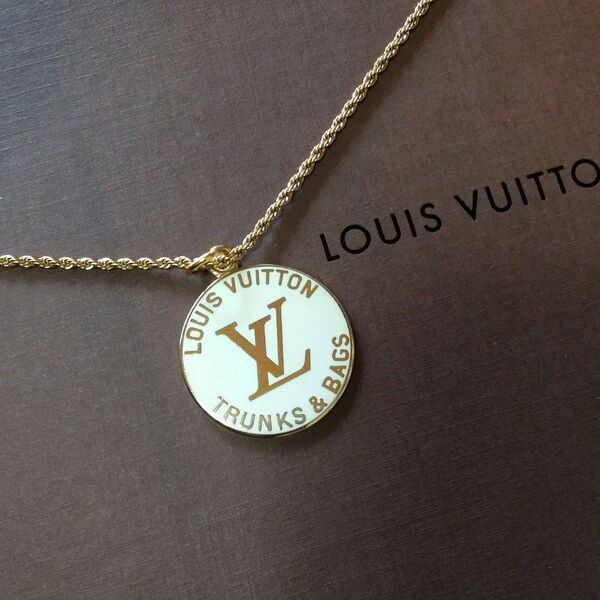 ルイヴィトン LOUISVUITTON (正規品) ★美品★サークル型T&B LVロゴ印字チャーム&ネックレスチェーン(社外品)