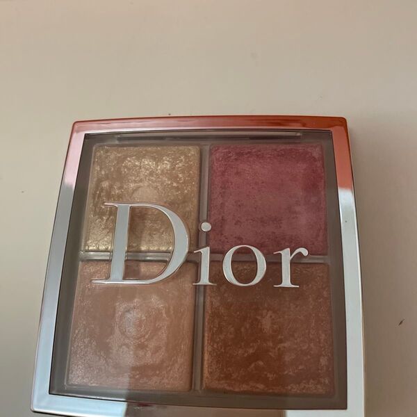 Dior バックステージフェイスグロウパレットハイライト チーク 004