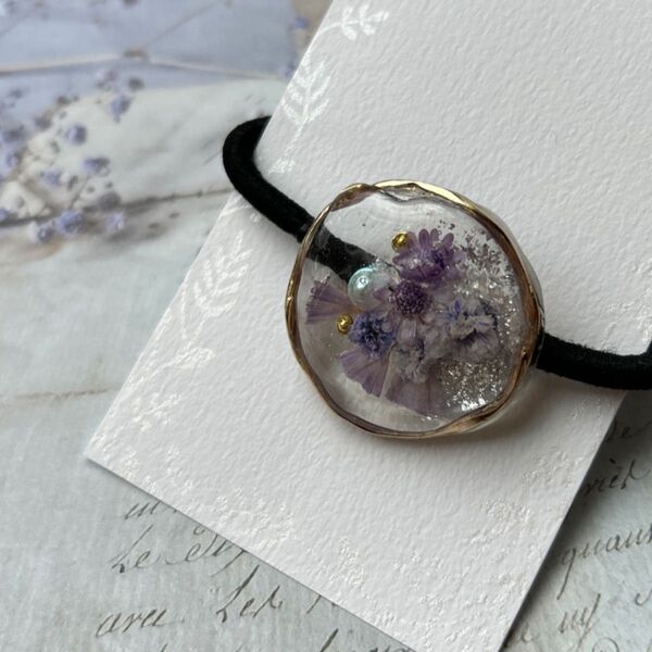 ハンドメイド レジン ドライフラワー ヘアゴム アクセサリー 2 同時購入で150円お引きします。