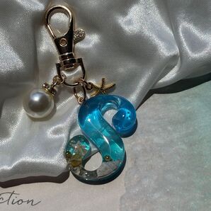 ハンドメイド 海 レジン マリンモチーフ ヒトデ イニシャル アルファベット キーホルダー バッグ チャーム 名入れ可能です。