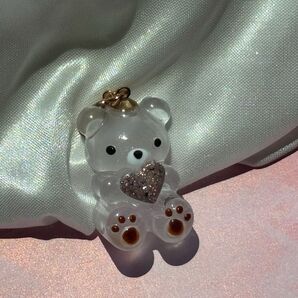 ハンドメイド 氷のクマのチャーム レジン ストラップ キーホルダー アンブレラマーカーなどに アルファベット入れられます。