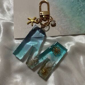 海 レジン マリンモチーフ イニシャル アルファベット キーホルダー 試作品 現品のみです。他と同時購入で半額です。M