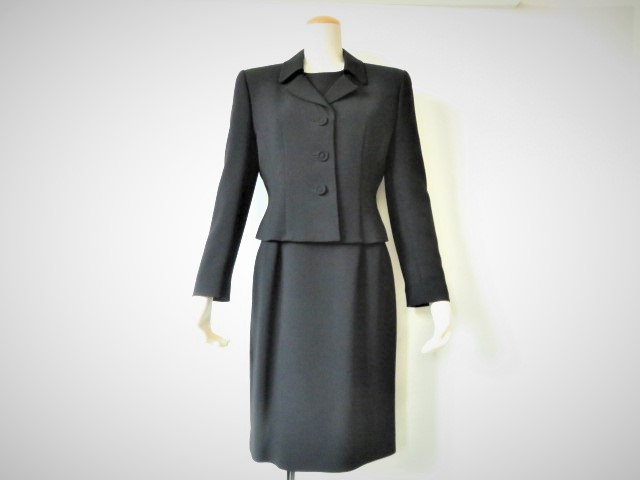 新版 AKi TOKYO アキ ブラックフォーマル 高級喪服 礼服 - スカートスーツ上下 - www.indiashopps.com 新版 AKi TOKYO アキ ブラックフォーマル 高級喪服 礼服 - スカートスーツ上下 - www.indiashopps.com