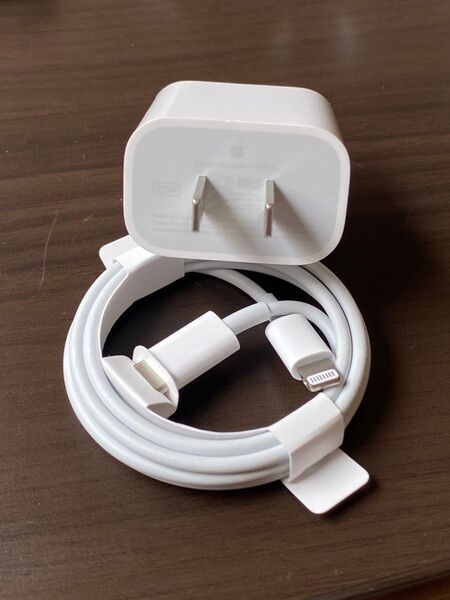 Apple純正iPhone/iPad電源アダプター20W USB-C to【ライトニングケーブル1M未使用】