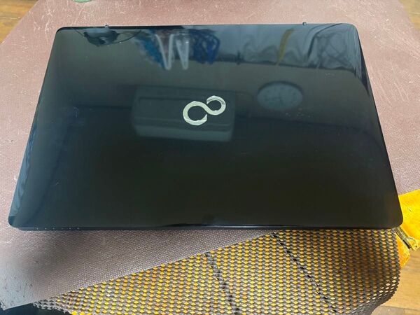 Fujitsu LIFEBOOK 15.6インチ ノートPC