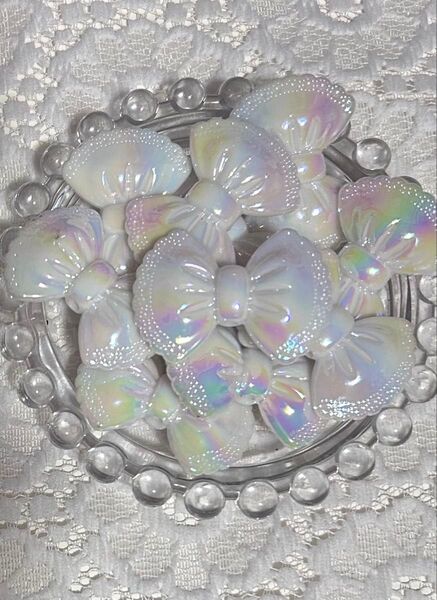 オーロラ加工 ぷっくりリボンビーズ 10個 縦穴 可愛い ハンドメイド