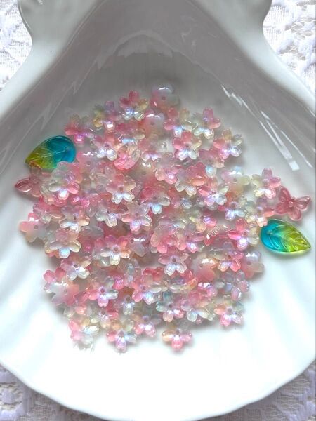 【100個】お花ビーズ 虹色グラデーション さくら ガラスビーズ 可愛い 桜 ハンドメイド アクセサリー ビーズ