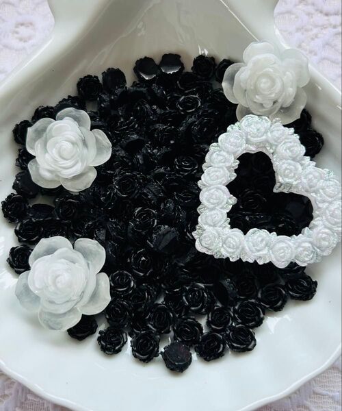 【推し活】黒薔薇 200個 モノトーン デコパーツセット ハンドメイド 柔らかいバラ ビーズ 夜光 ゴシック