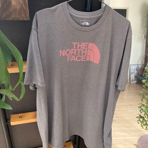 THE NORTH FACE Tシャツ チャコールグレー系 くすみレッドロゴ メンズL相当 ポリエステル50%