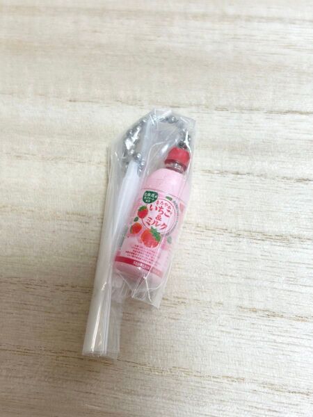 サンガリアミニチュアチャーム まろやかいちご&ミルク