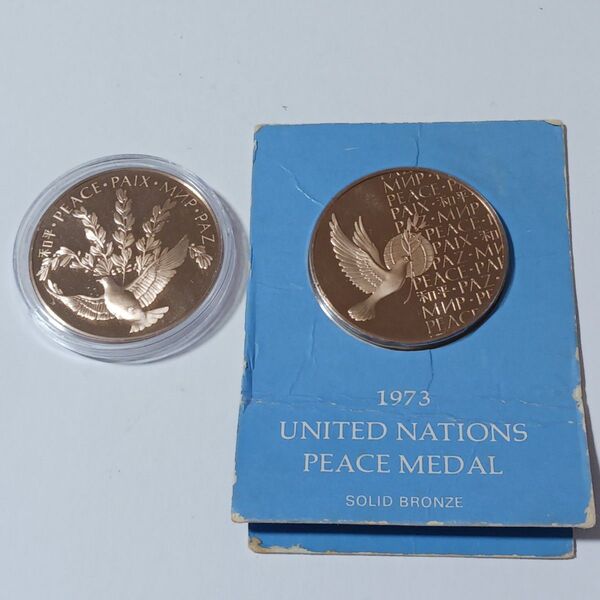 1973 UNITED NATIONS PEACE MEDAL・1980年 国連平和賞ブロンズメダル 常任理事国五ヶ国語で平和銘