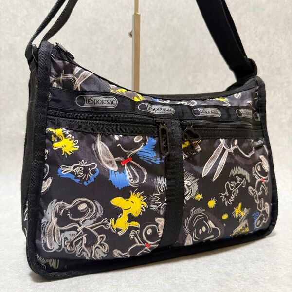 【レスポートサック】希少 ショルダーバッグ スヌーピーコラボ 限定 完売品 斜めがけ 軽量 ナイロン LeSportsac