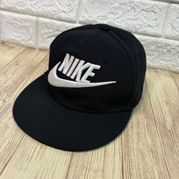 NIKE ナイキ でかロゴ ブラック 黒 キャップ 帽子 スナップバックキッズ ジュニア 子供