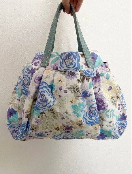【ハンドメイド】 ふんわり花柄トートバッグ フラワー 春夏バッグ ハンドバッグ トートバッグ ハンドバッグ 北欧 ブルーグリーン